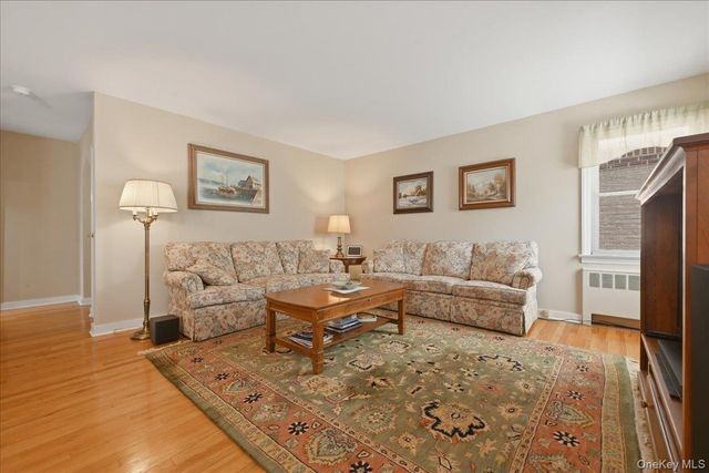 154 Cypress Street, Floral Park, NY 11001