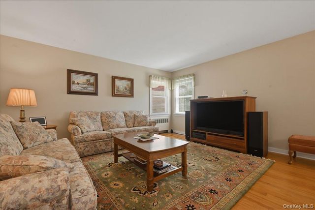 154 Cypress Street, Floral Park, NY 11001