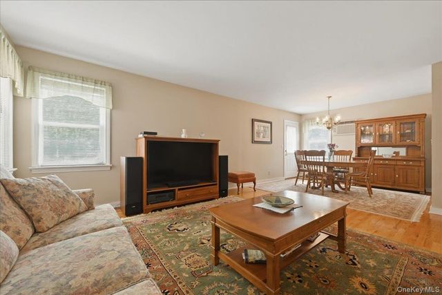 154 Cypress Street, Floral Park, NY 11001