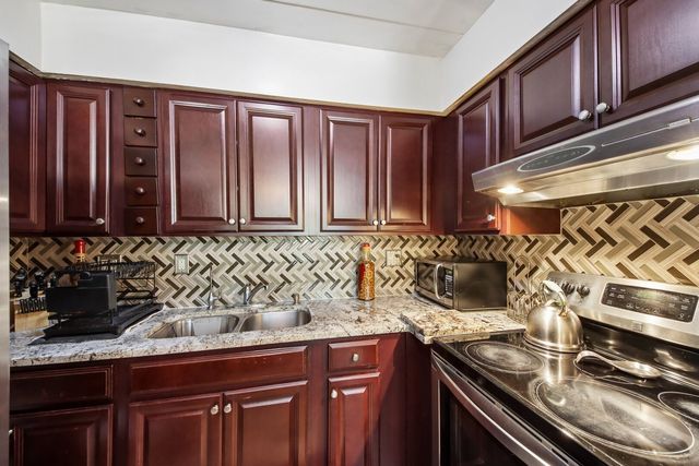 414 S Scoville Avenue 18, Oak Park, IL 60302
