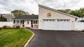 20 Nantucket Drive, Medford, NY 11763