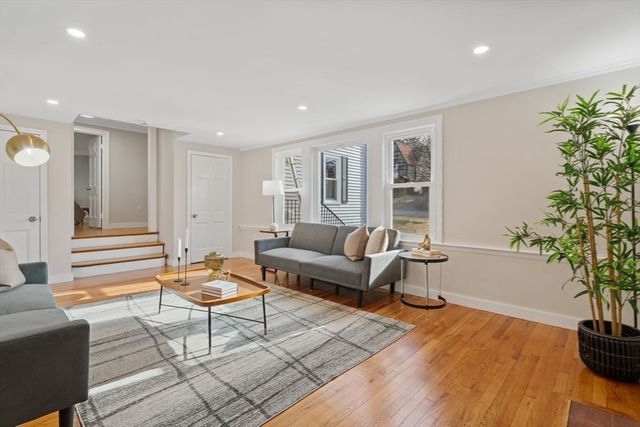 6 Puritan Ln, Dedham, MA 02026