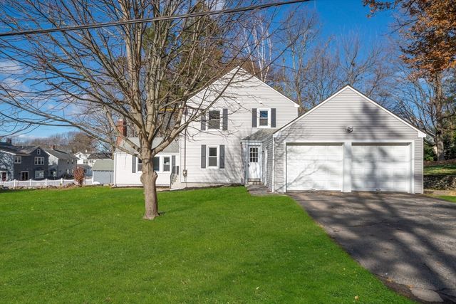 6 Puritan Ln, Dedham, MA 02026