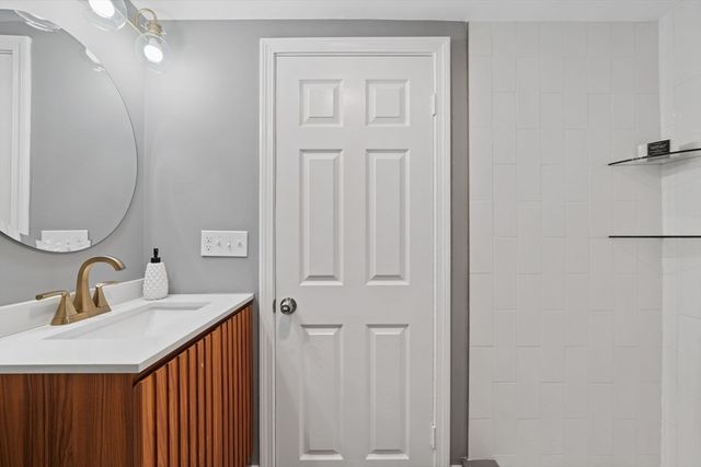 6 Puritan Ln, Dedham, MA 02026