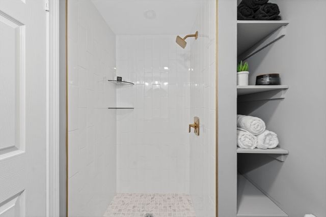 6 Puritan Ln, Dedham, MA 02026