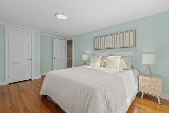 6 Puritan Ln, Dedham, MA 02026