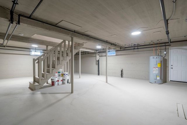 6 Puritan Ln, Dedham, MA 02026