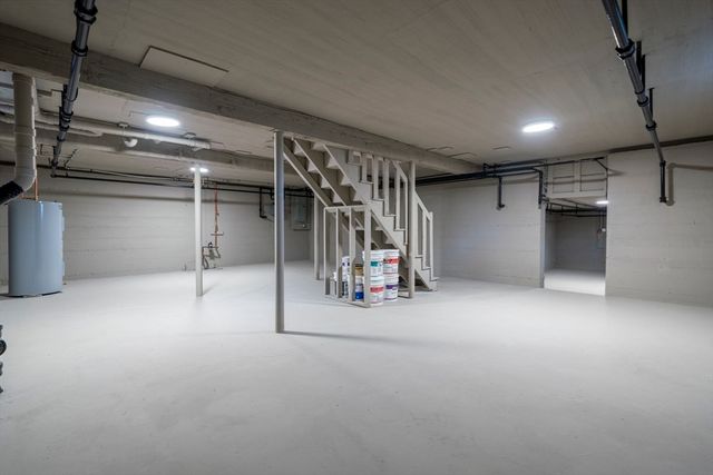 6 Puritan Ln, Dedham, MA 02026