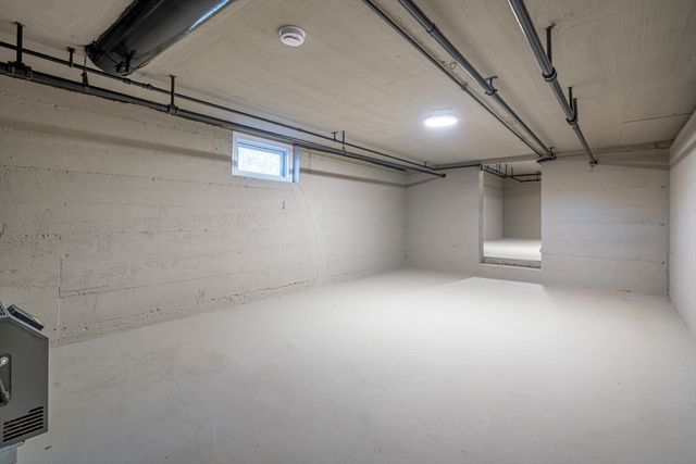 6 Puritan Ln, Dedham, MA 02026