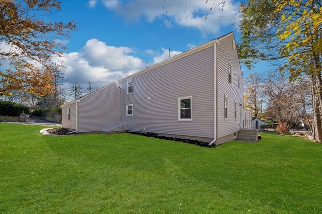 6 Puritan Ln, Dedham, MA 02026