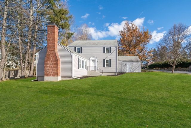 6 Puritan Ln, Dedham, MA 02026