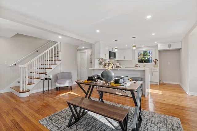 6 Puritan Ln, Dedham, MA 02026