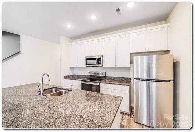 615 11th Street SW, Hickory, NC 28602