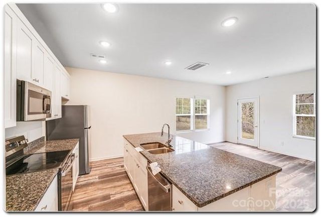 615 11th Street SW, Hickory, NC 28602