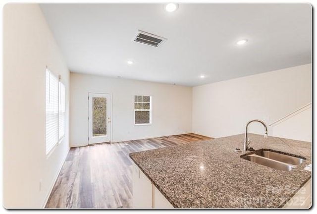 615 11th Street SW, Hickory, NC 28602