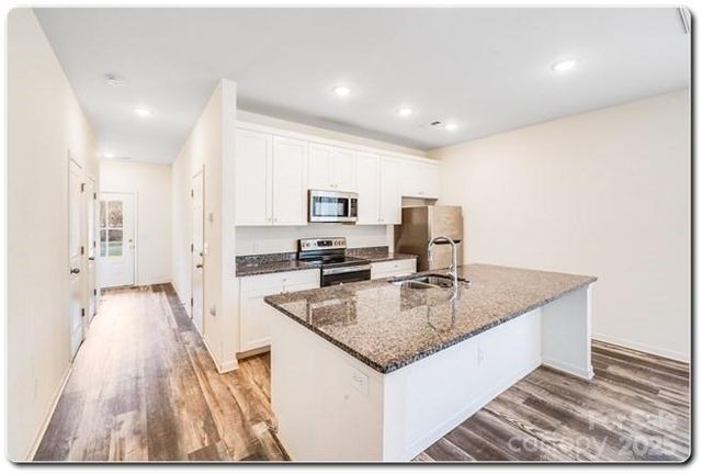 615 11th Street SW, Hickory, NC 28602