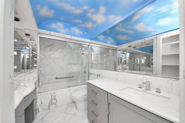 5050 Ambassador Way 306, Houston, TX 77056