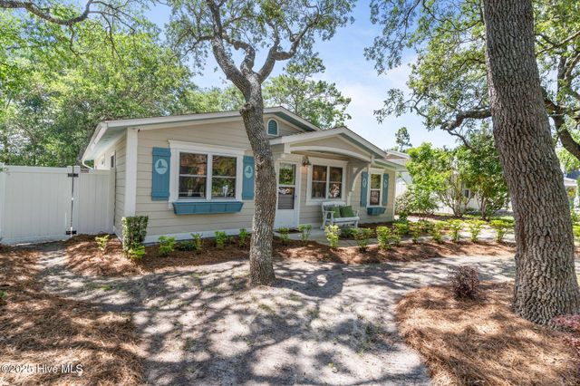 125 NE 13th Street, Oak Island, NC 28465