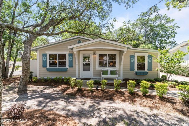 125 NE 13th Street, Oak Island, NC 28465