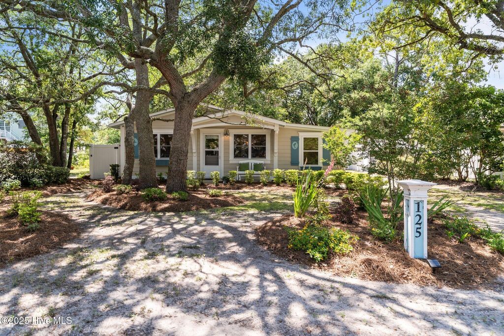 125 NE 13th Street, Oak Island, NC 28465