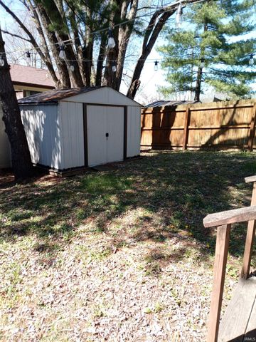 402 S Village Court, Bloomington, IN 47403