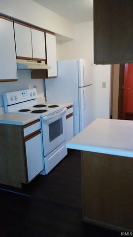 402 S Village Court, Bloomington, IN 47403