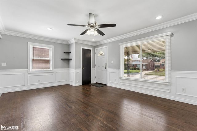 28930 Hughes Street, St Clair Shores, MI 48081
