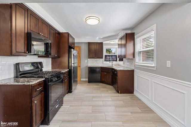28930 Hughes Street, St Clair Shores, MI 48081