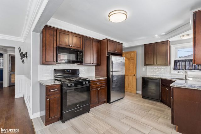 28930 Hughes Street, St Clair Shores, MI 48081