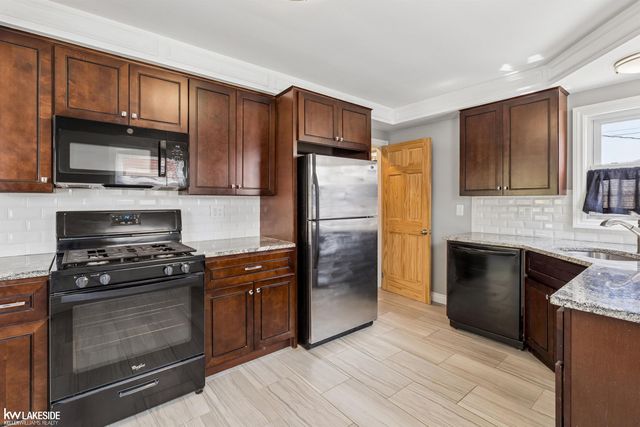 28930 Hughes Street, St Clair Shores, MI 48081