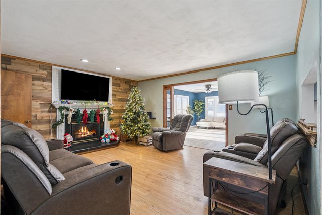 914 Lynda Road, Waterloo, IA 50701