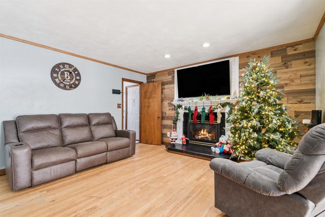 914 Lynda Road, Waterloo, IA 50701