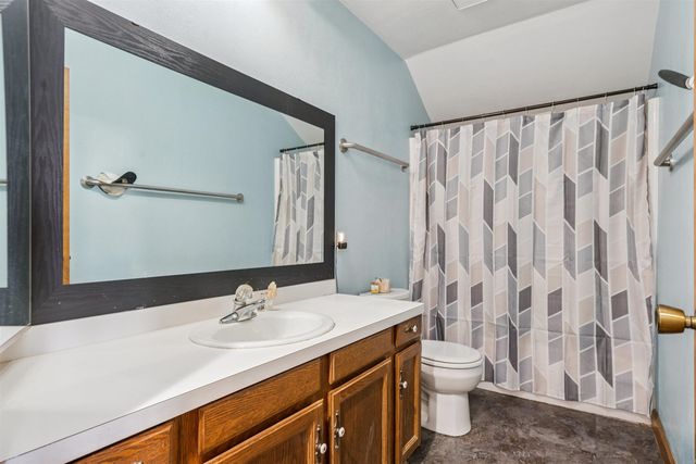 914 Lynda Road, Waterloo, IA 50701