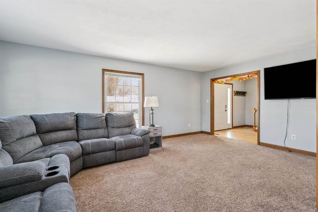 914 Lynda Road, Waterloo, IA 50701