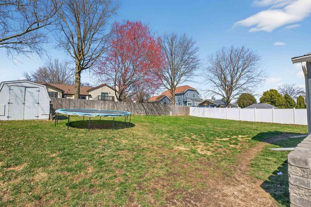 914 Lynda Road, Waterloo, IA 50701