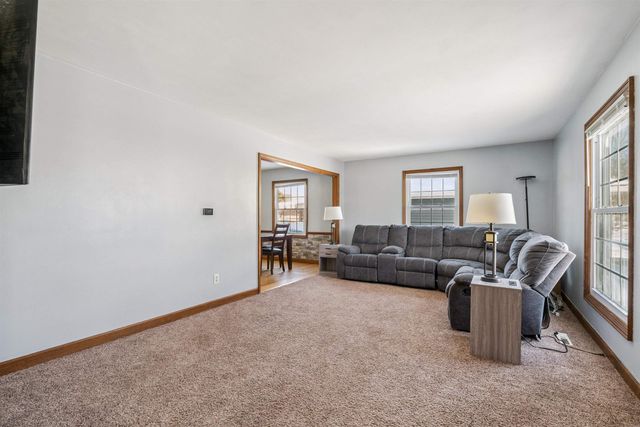 914 Lynda Road, Waterloo, IA 50701