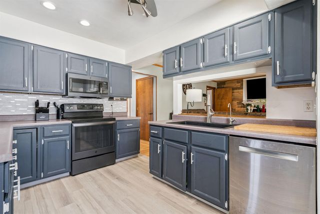 914 Lynda Road, Waterloo, IA 50701