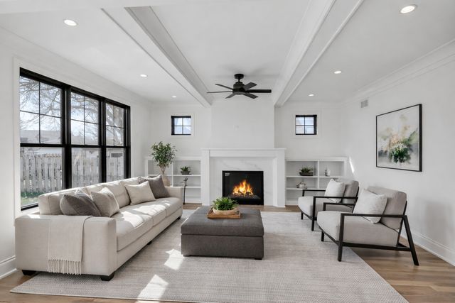 170 W Armitage Avenue, Elmhurst, IL 60126