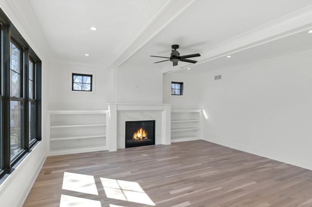 170 W Armitage Avenue, Elmhurst, IL 60126