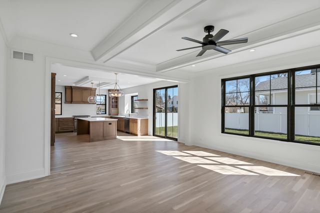 170 W Armitage Avenue, Elmhurst, IL 60126