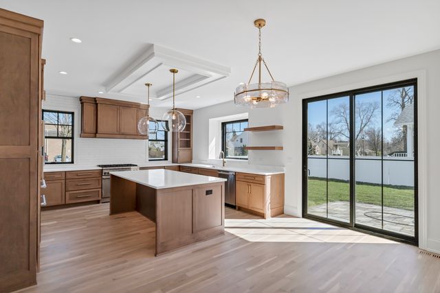 170 W Armitage Avenue, Elmhurst, IL 60126