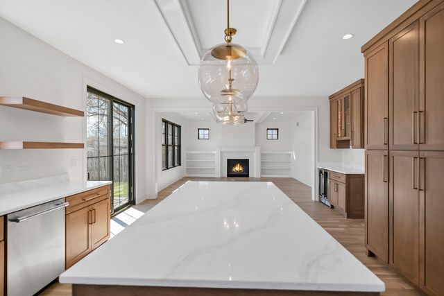 170 W Armitage Avenue, Elmhurst, IL 60126