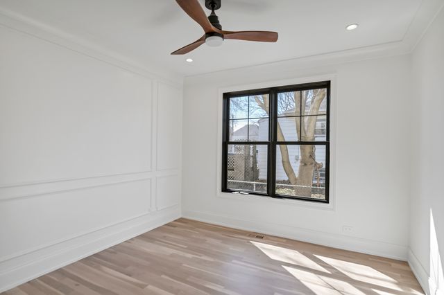 170 W Armitage Avenue, Elmhurst, IL 60126