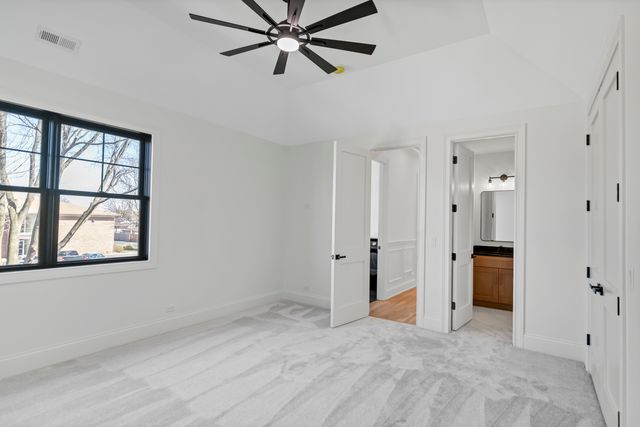 170 W Armitage Avenue, Elmhurst, IL 60126