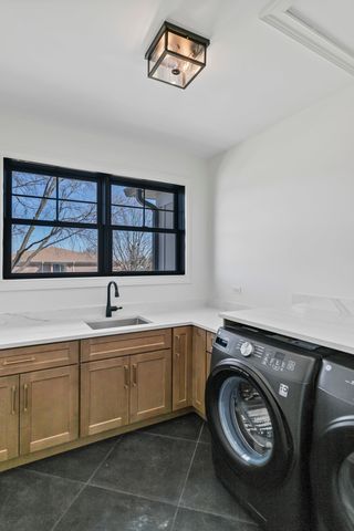 170 W Armitage Avenue, Elmhurst, IL 60126