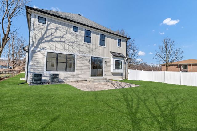 170 W Armitage Avenue, Elmhurst, IL 60126