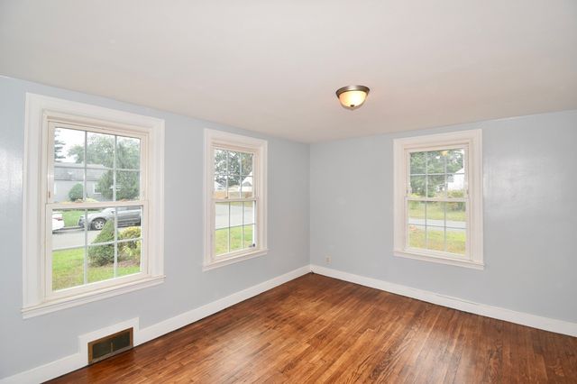 67 Temby St, Springfield, MA 01119