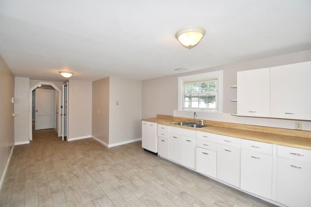 67 Temby St, Springfield, MA 01119