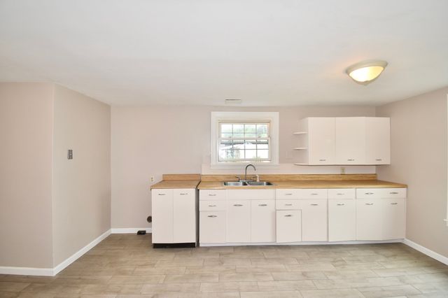 67 Temby St, Springfield, MA 01119