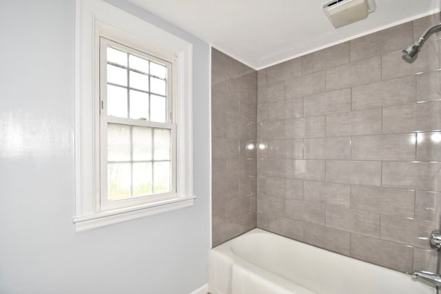 67 Temby St, Springfield, MA 01119